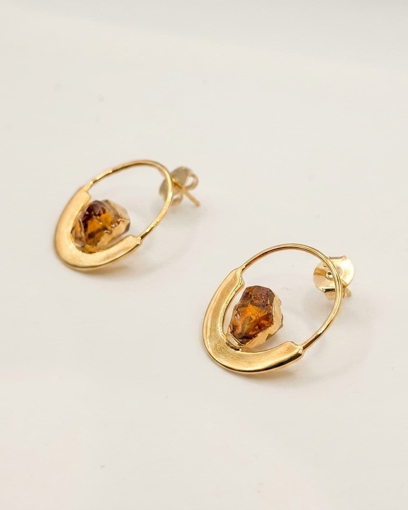 Brinco Citrino Oval Dourado
